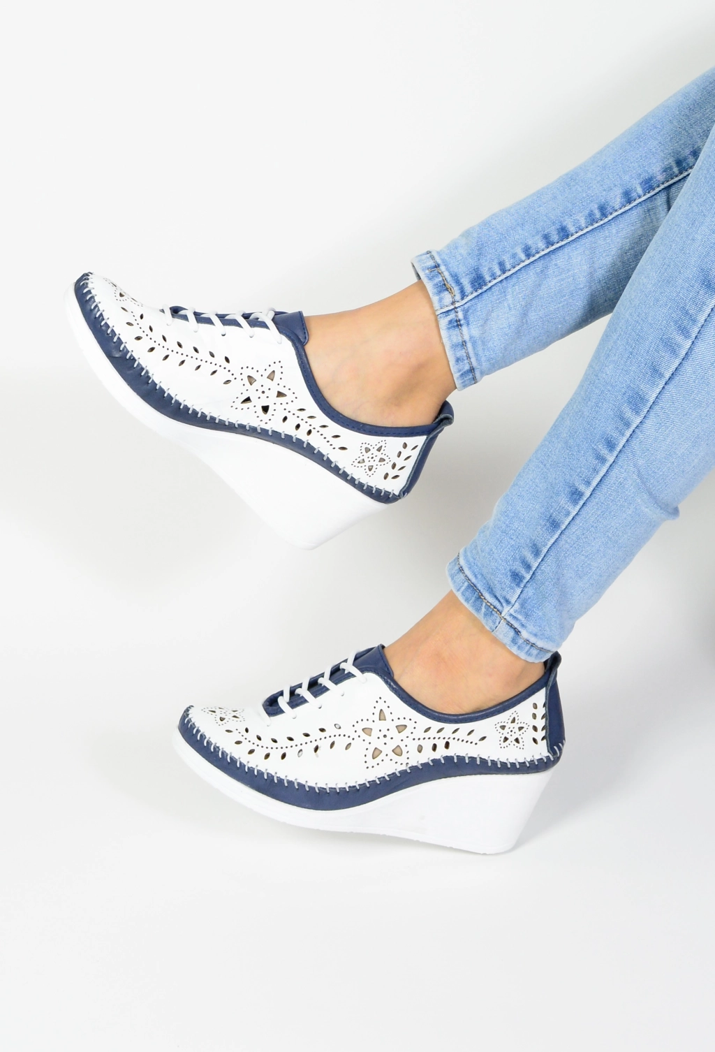 Пролетно летни обувки на платформа в бяло и синьо