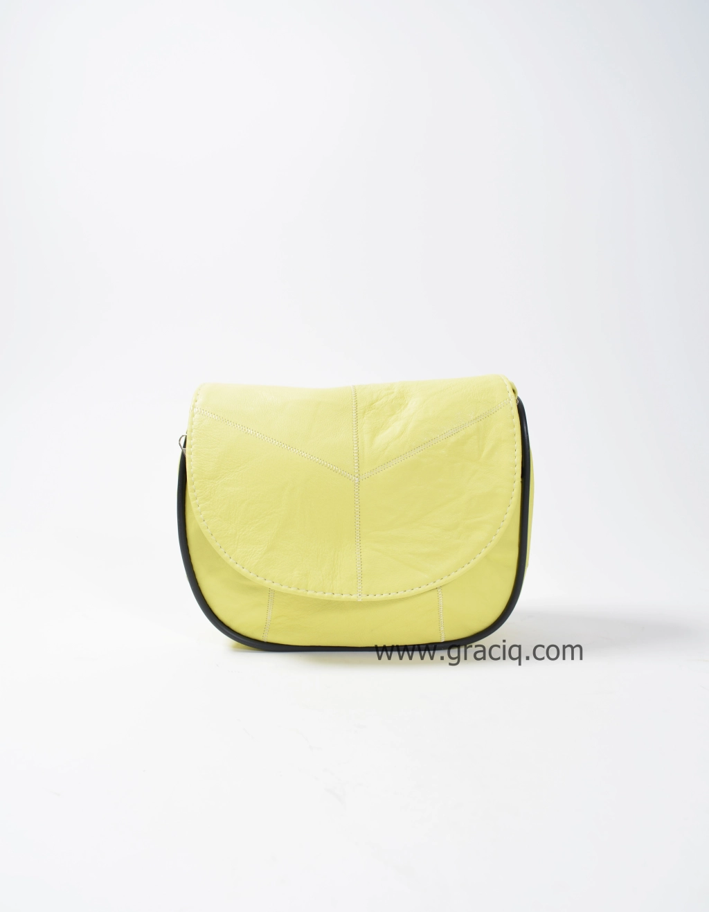 Малка чанта от естествена кожа за през рамо в жълто