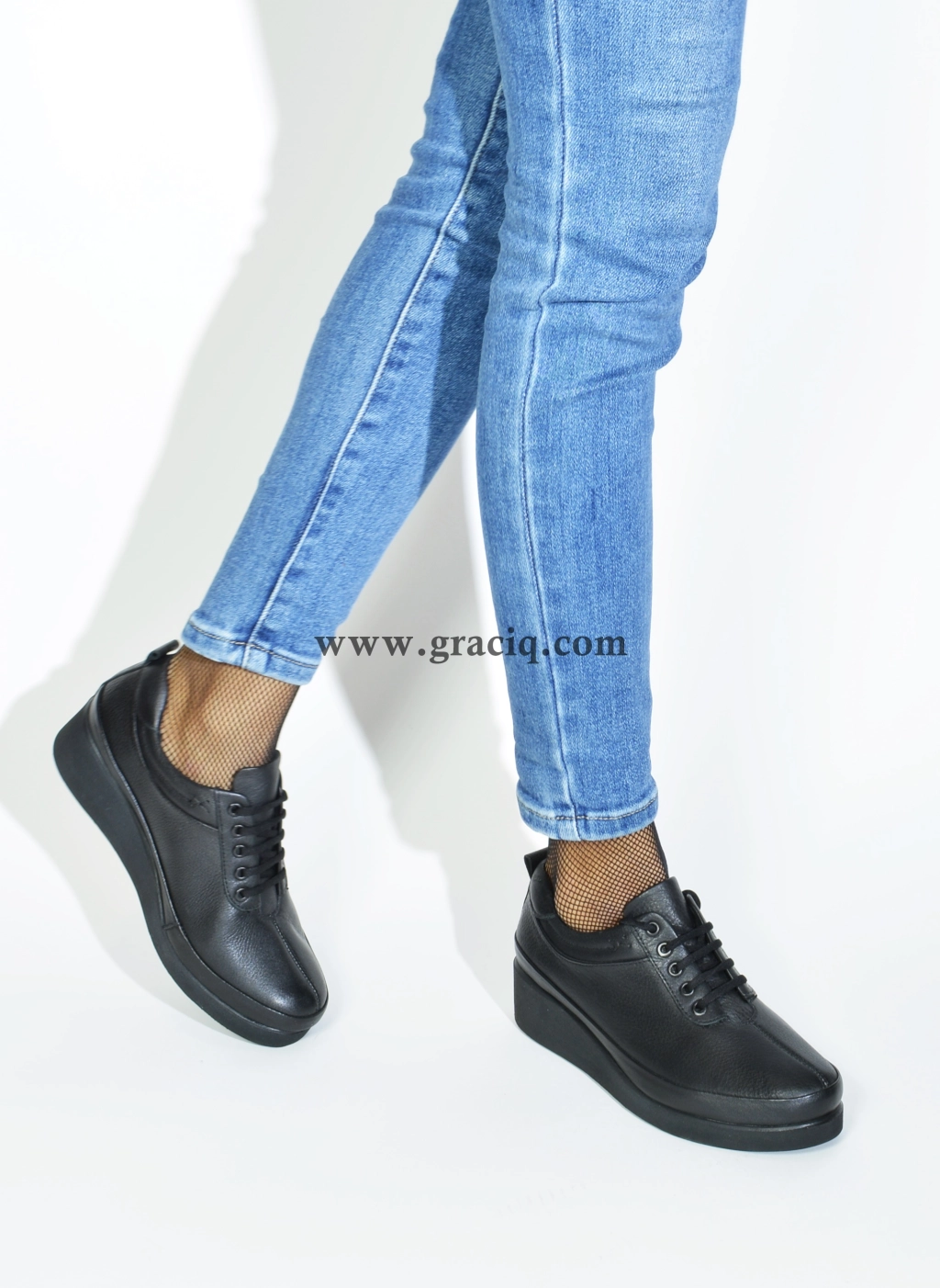 Дамски ежедневни обувки в цвят черно