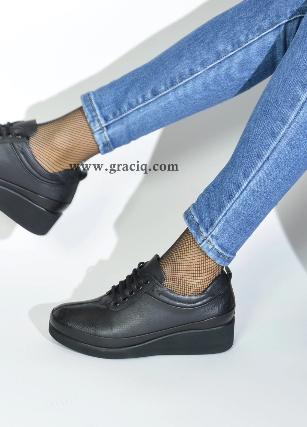 Дамски ежедневни обувки в цвят черно