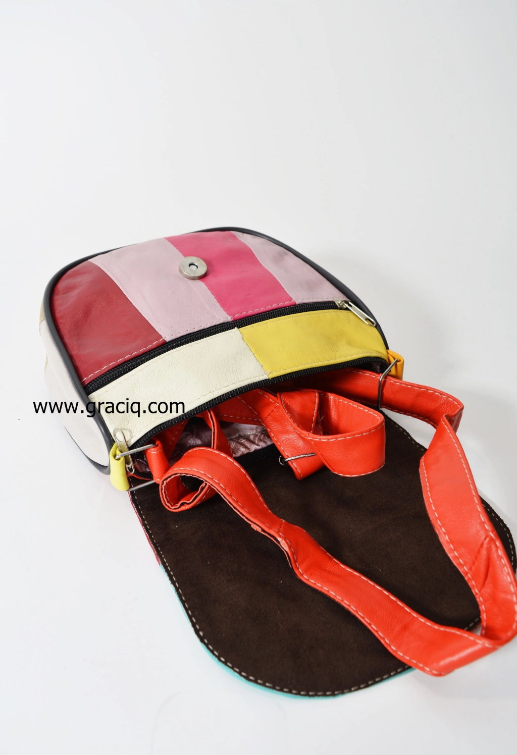 Цветна чанта от естествена кожа за през рамо