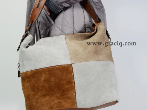 Дамска чанта тип торба в комбинирани цветове