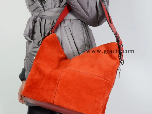 Дамска чанта тип "торба" в червен цвят