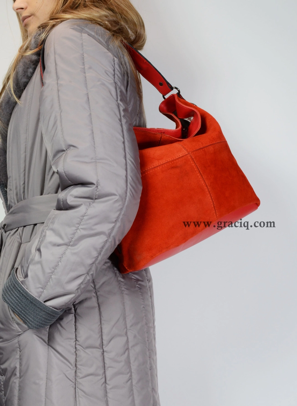 Дамска чанта тип "торба" в червен цвят