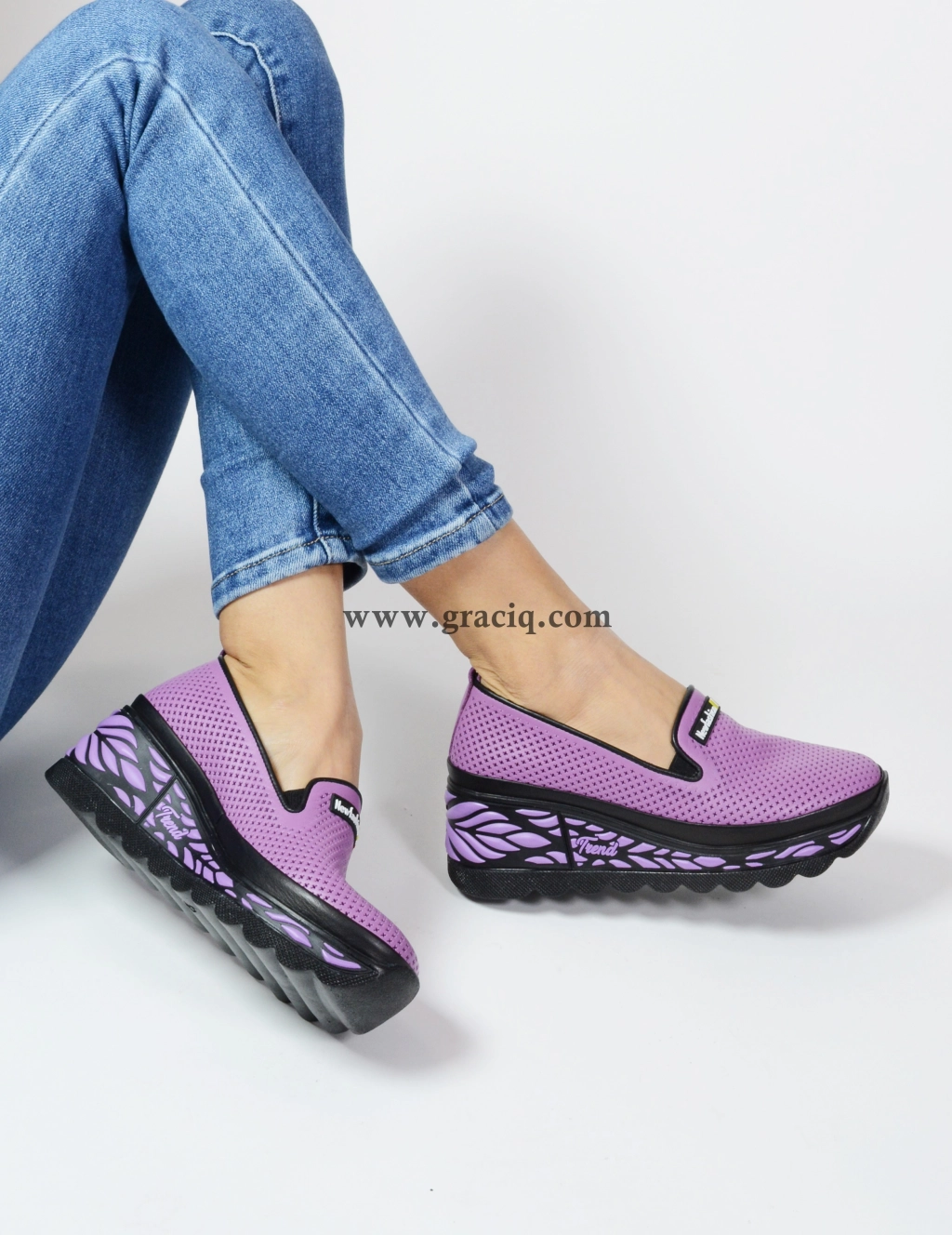 Пролетни обувки от мека естествена кожа без връзки в лилаво