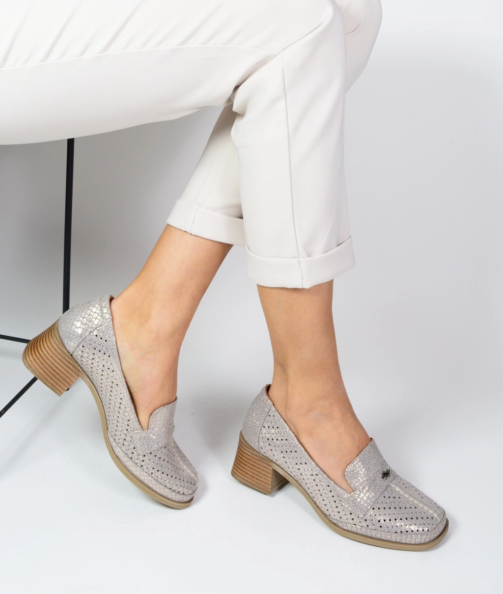 Дамски офис обувки от естествена кожа-сатен