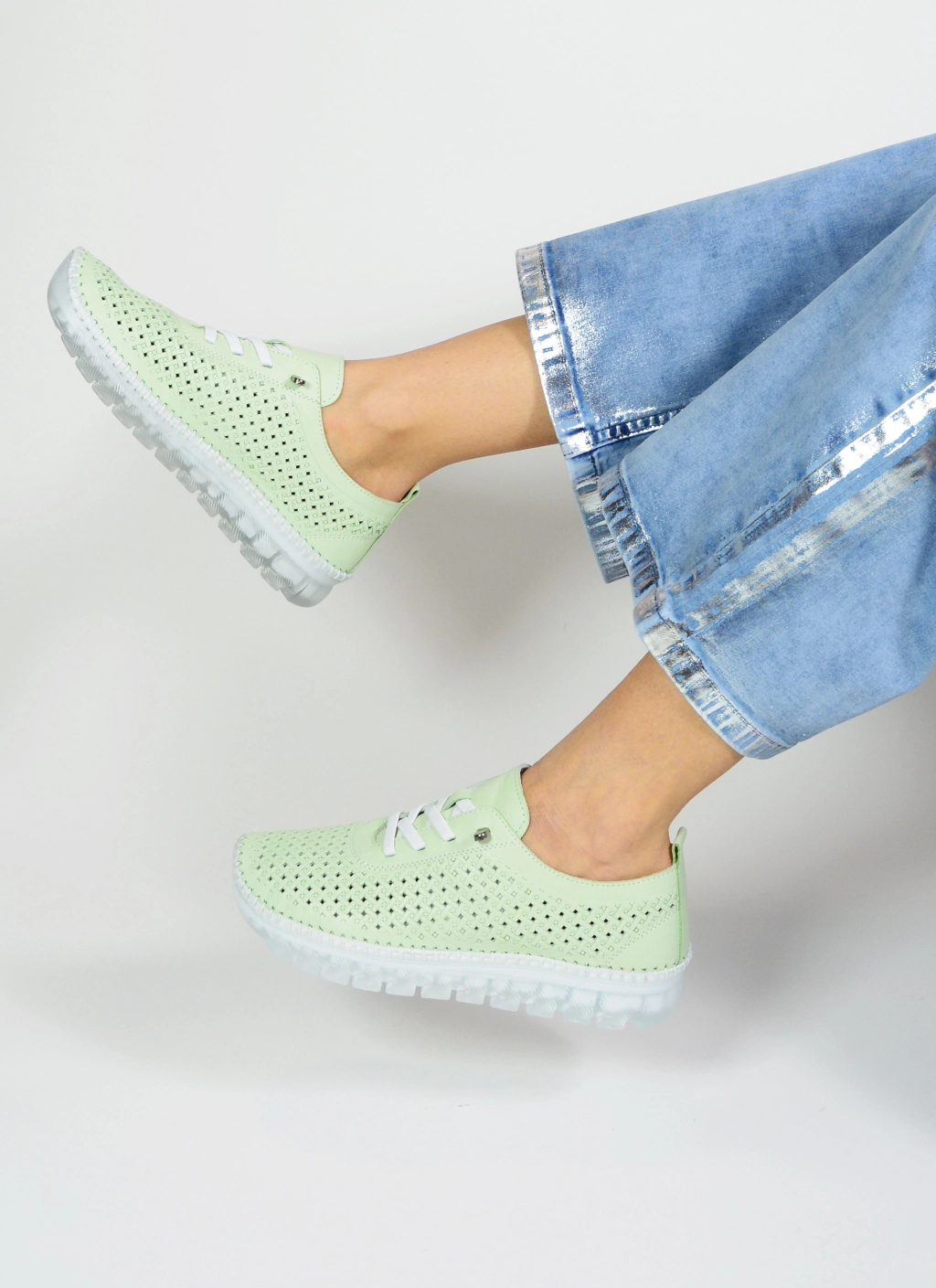 Дамски спортни обувки от естествена кожа в зелен цвят
