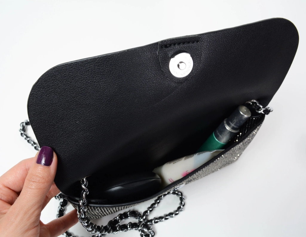Официална чанта клъч в черен цвят с черни камъчета