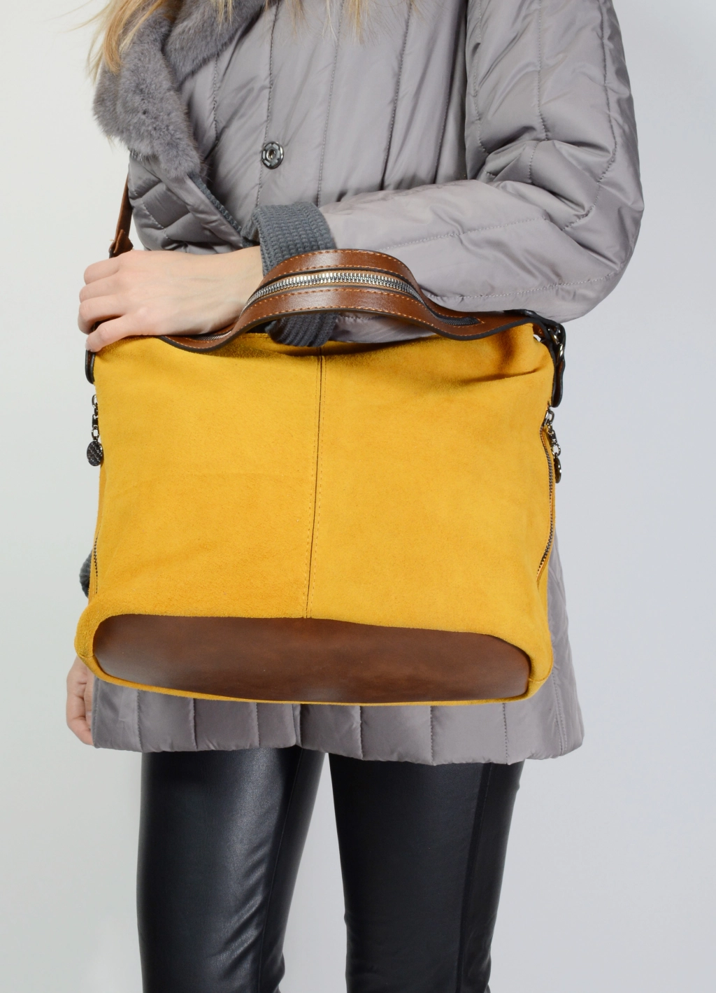 Дамска чанта тип "торба" в жълт цвят