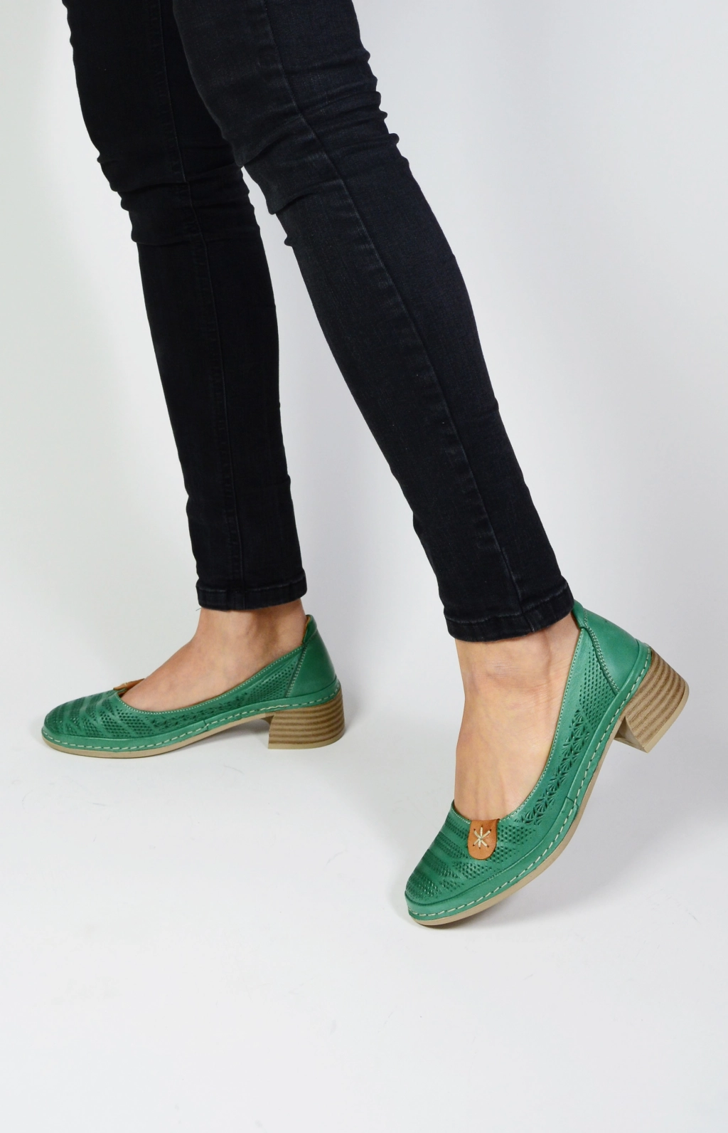Дамски зелени пролетно летни обувки на нисък ток
