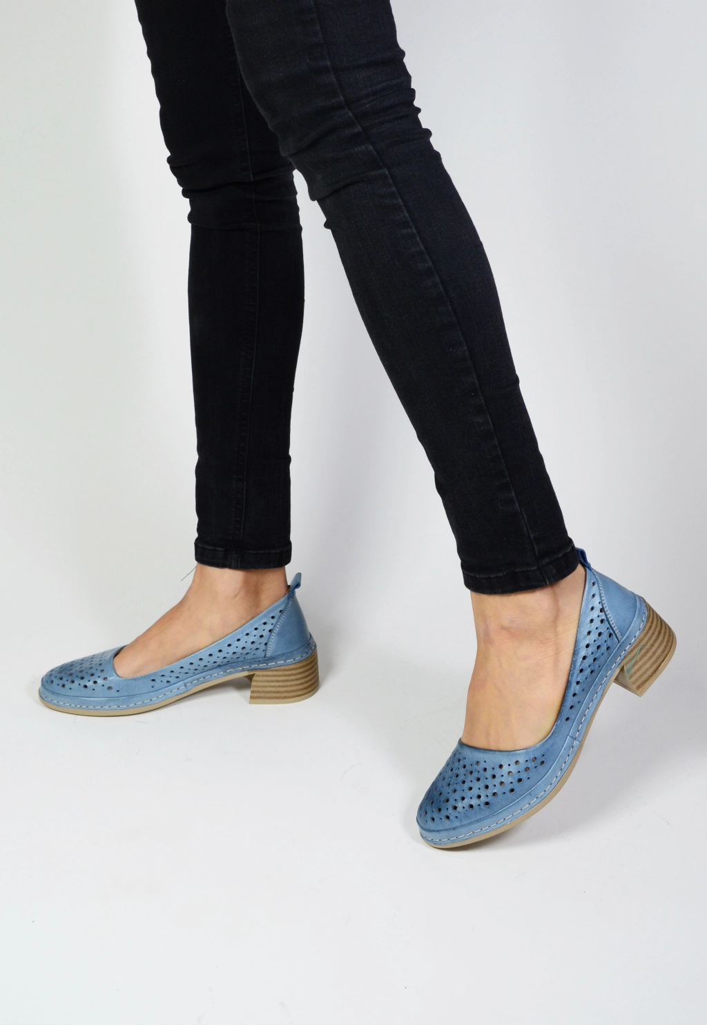 Дамски сини пролетно летни обувки на нисък ток