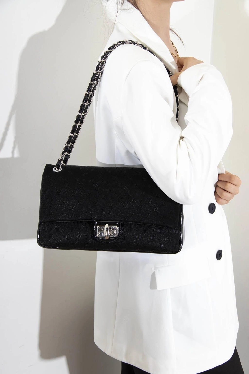 Дамска чанта от мека еко кожа в цвят черен SIlver&Polo