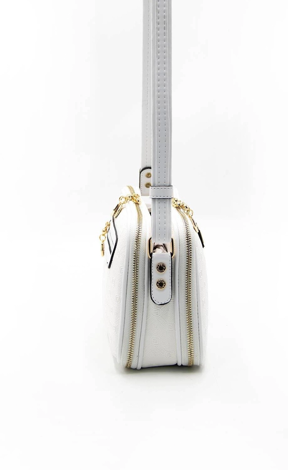 Правоъгълна дамска чанта в бял цвят през рамо на SILVER&POLO