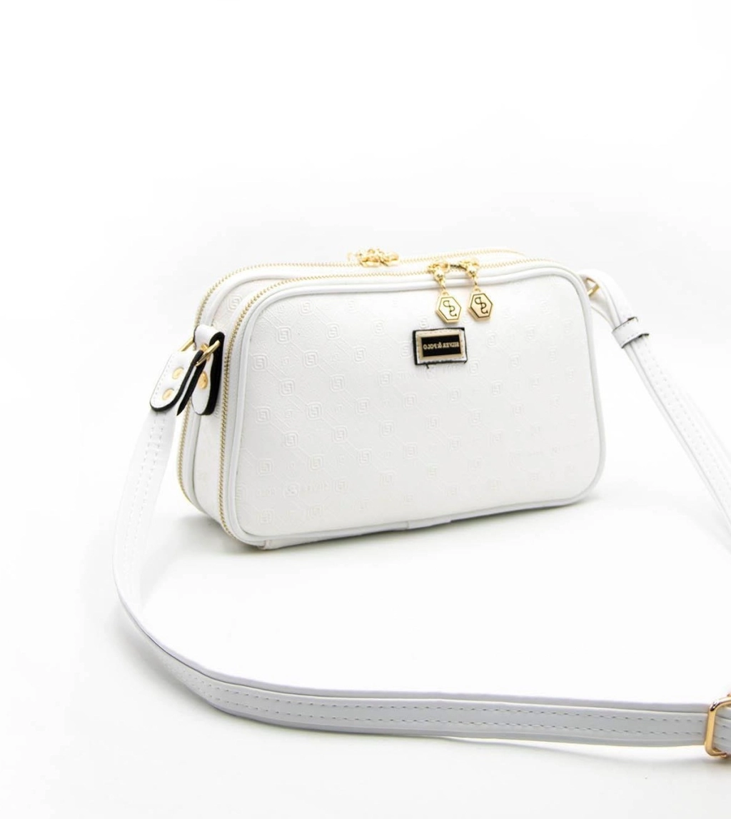 Правоъгълна дамска чанта в бял цвят през рамо на SILVER&POLO