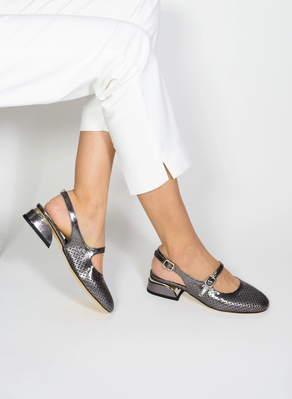 Дамски летни обувки в тъмно сребърен цвят