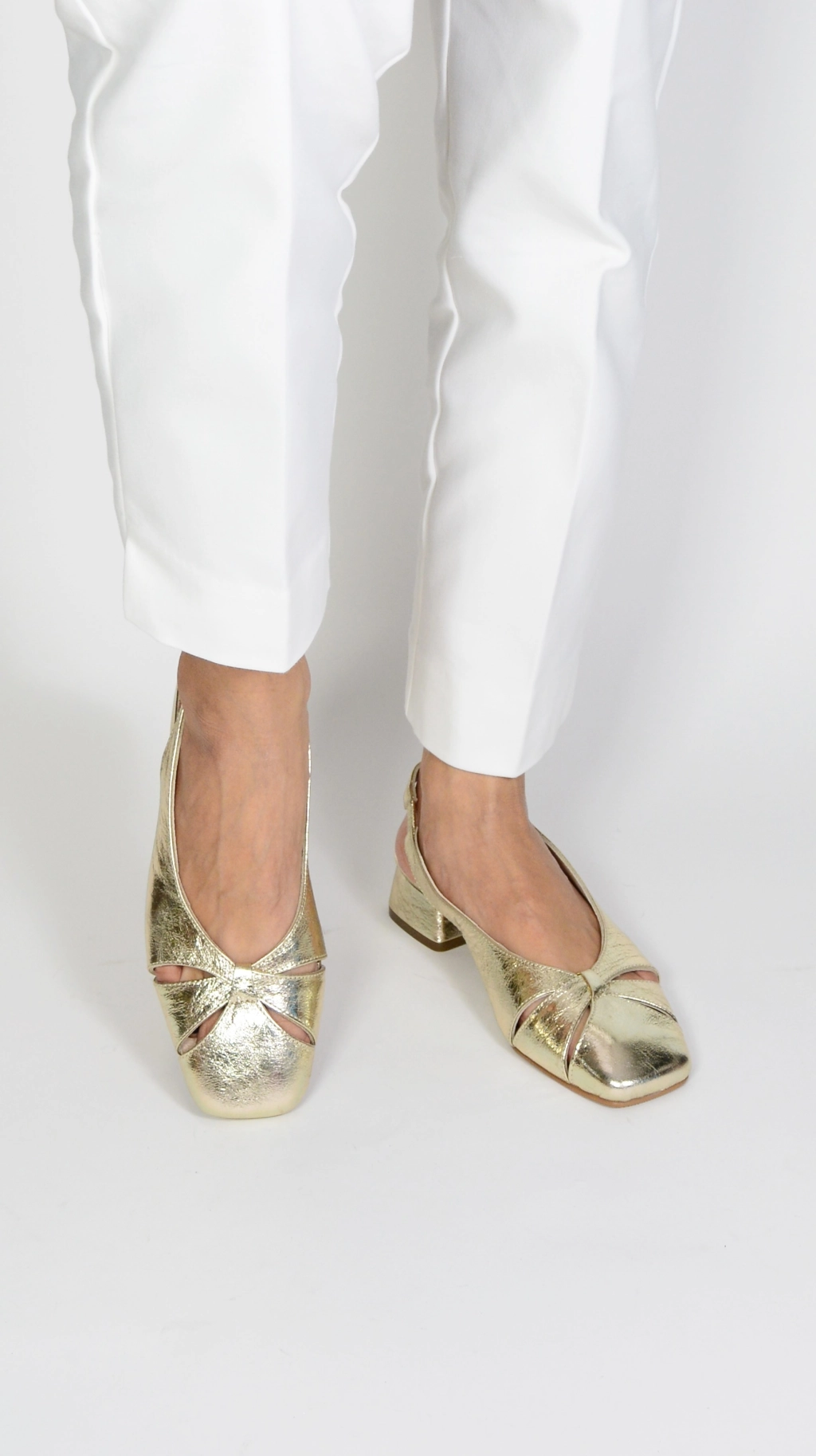 Дамски сандали от естествена златна кожа