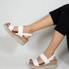 Бели сандали на платформа от естествена кожа
