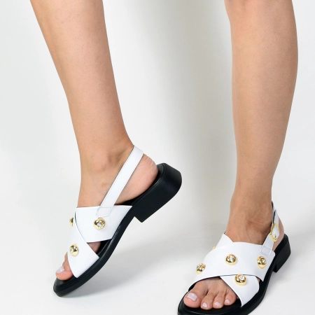 Дамски бели сандали на равна подметка