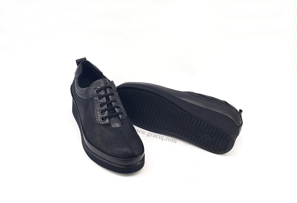 Спортна обувка в черен сатен 019